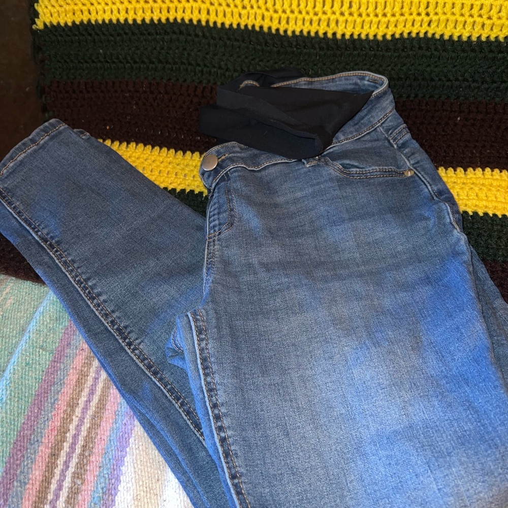 TIME & TRU LADIES MATERNITY JEANS SIZE M (8-10)